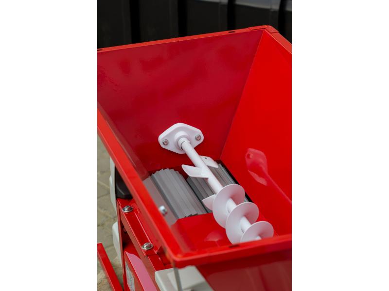 Zdrobitor electric сu separarea ciorchinilor (desciorchinator) 1500 kg / ora Italia