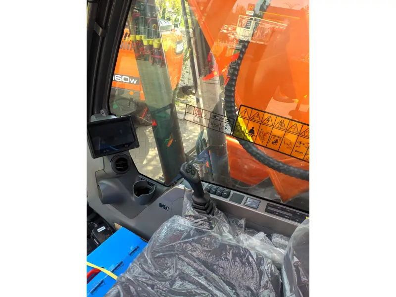 Гусеничный экскаватор Doosan DX200A-7M . 
