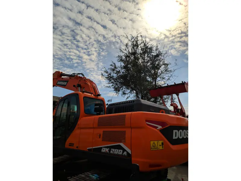 Гусеничный экскаватор Doosan DX200A-7M . 